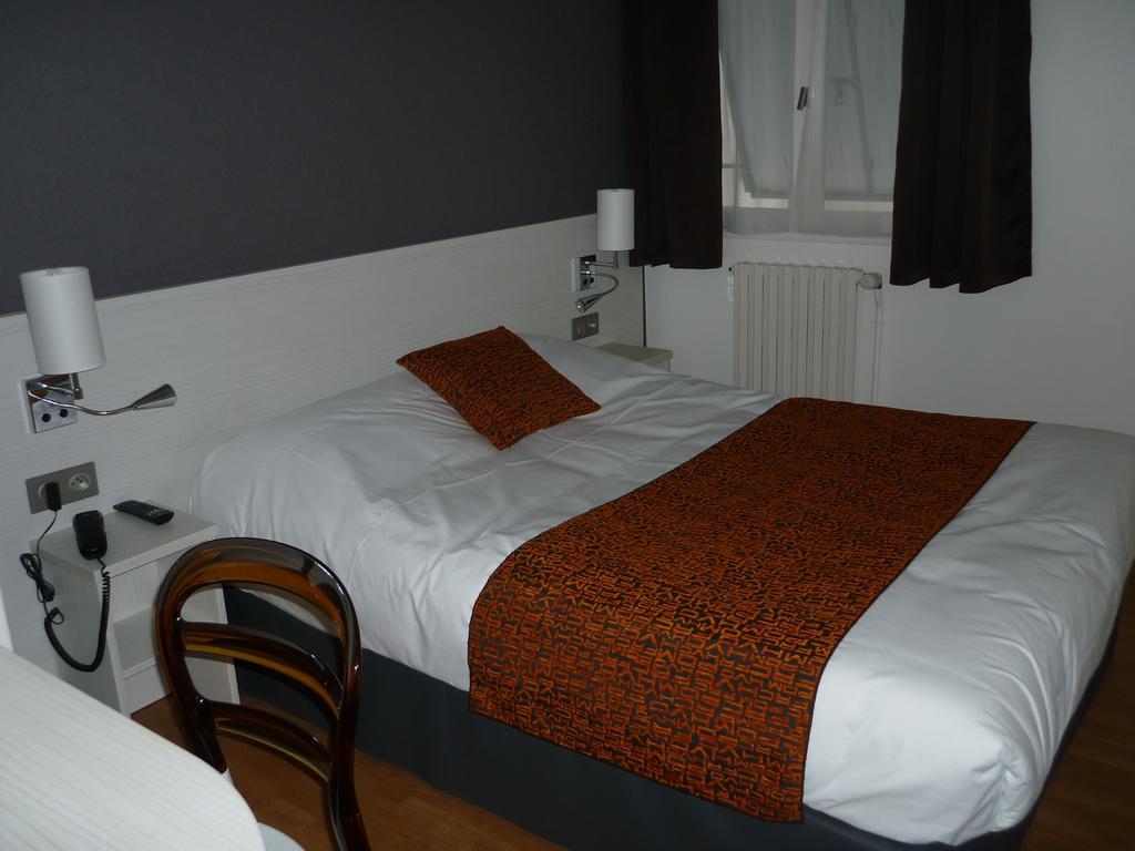 Contact Hotel Du Cerf Château-Gontier Rum bild