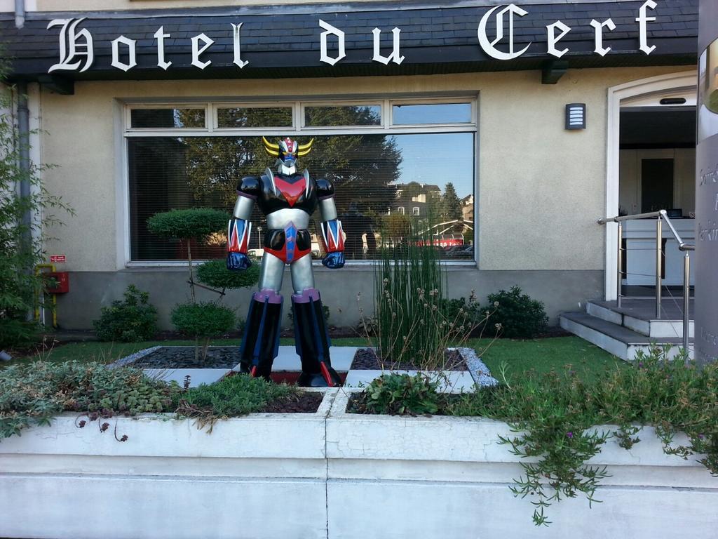 Contact Hotel Du Cerf Château-Gontier Exteriör bild